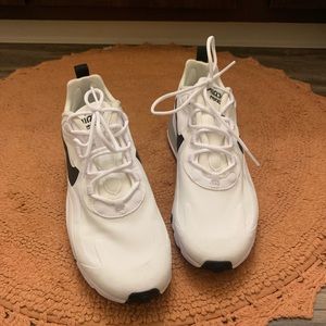 White Nike Airmax Reacts women’s size 8.5